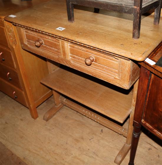 Small  light oak dresser(-)